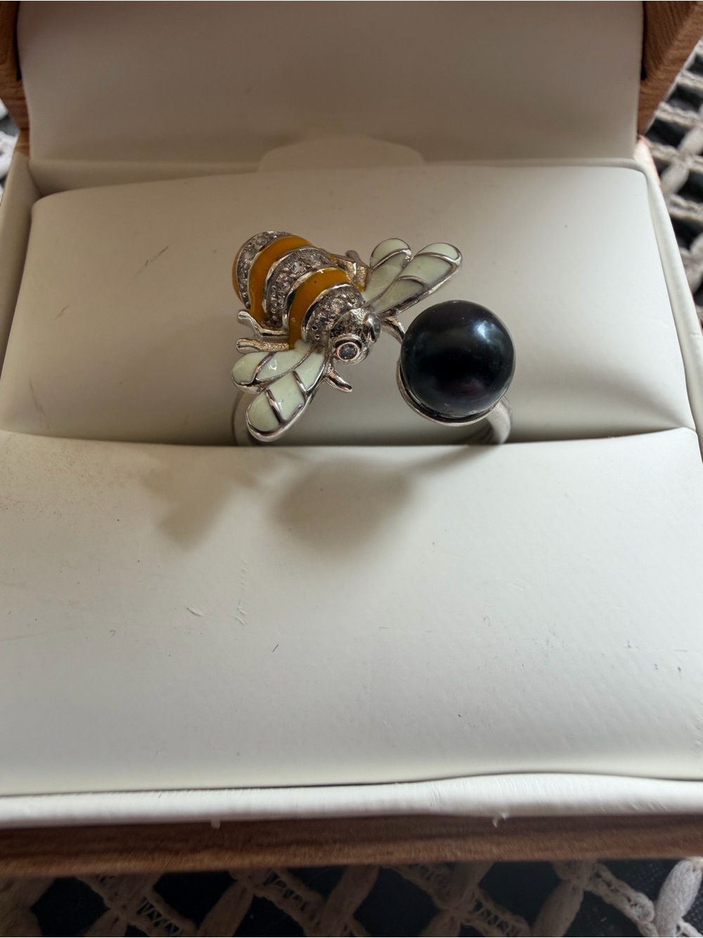 Beautiful sterling silver Bee ring